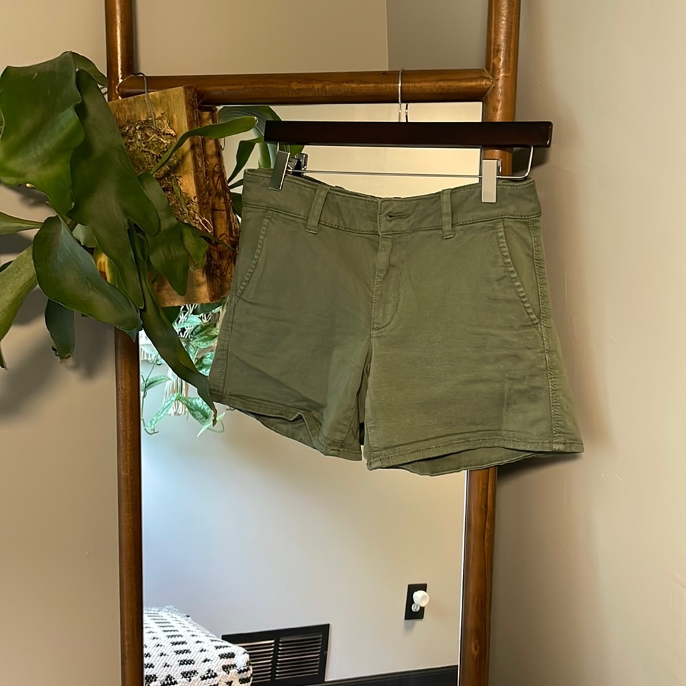 American Eagle AEO chino style shorts